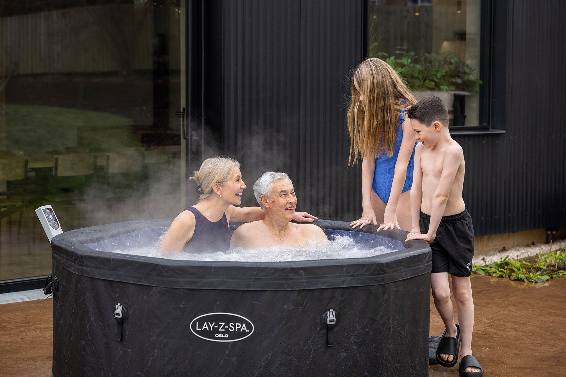 solid foam hot tub for 6 people